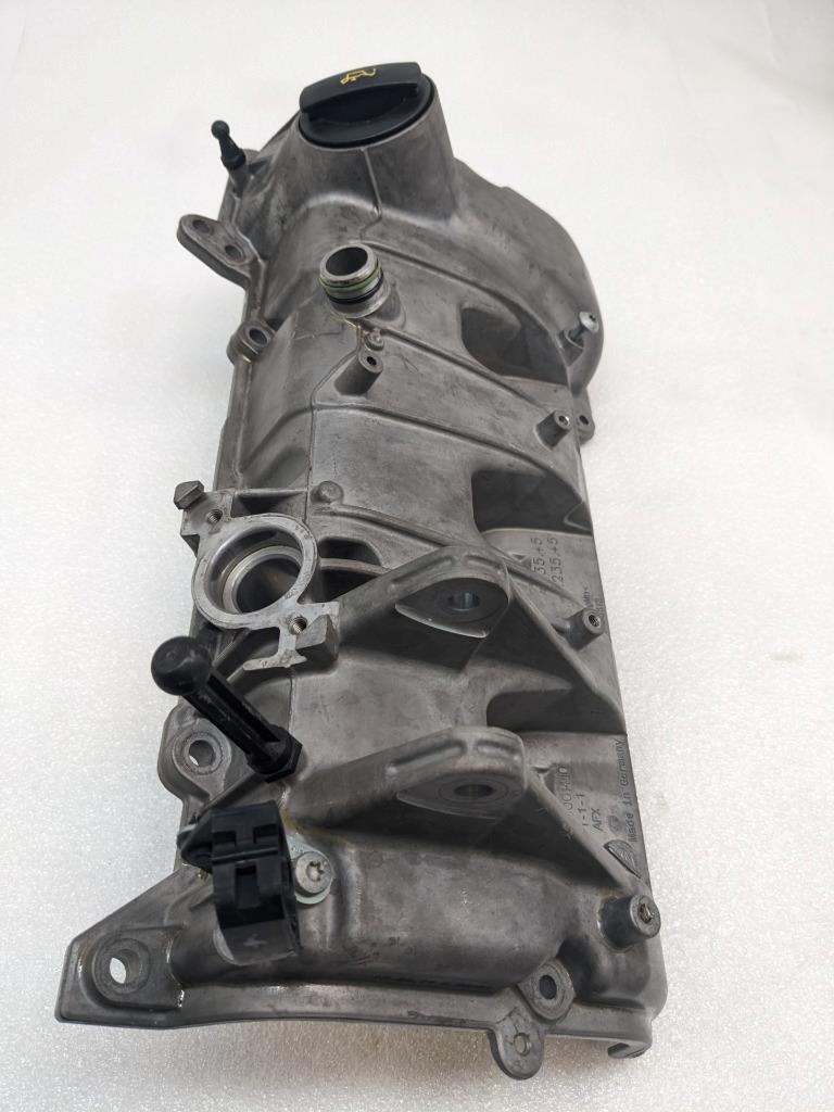 PORSCHE CAYENNE 15-18 RIGHT ENGINE VALVE CYLINDER HEAD COVER 94610513545 R24