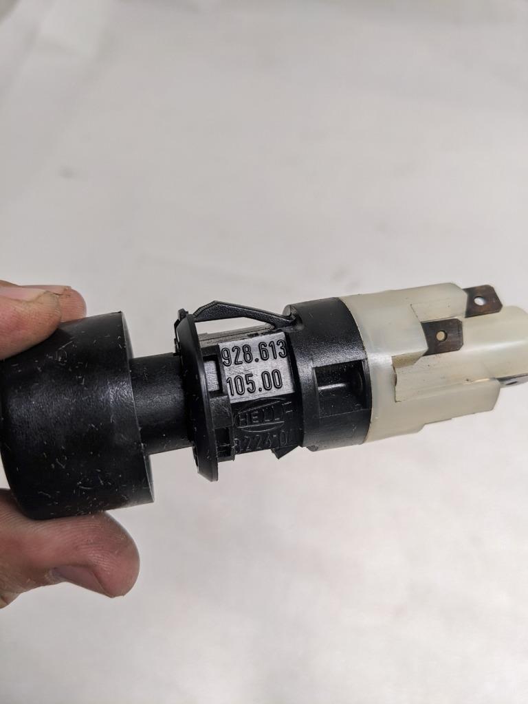 PORSCHE 92861310500 HELLA HAZARD LIGHT SWITCH FOR 87-91 928 USED R20T7