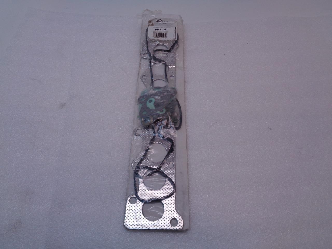 NEW HEAD SET KIT (DOES NOT HAVE HEAD GASKET) FOR LAND ROVER BHS.051 R15