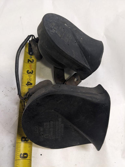 PORSCHE 84-91 944 LOW PITCH TONE ELECTRIC HORN SIREN MIXO TR129 PAIR #2 USED R21