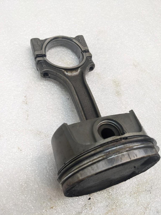 PORSCHE 986 BOXSTER 2.7L PISTON W/CONNECTING ROD #4 9961031028R USED 996GL2T1