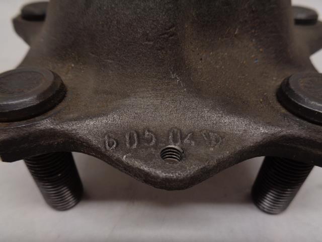 1 USED PORSCHE CARRERA WHEEL HUB w/ BOLTS 964 331 605 04/964 331 065 04 R25T6