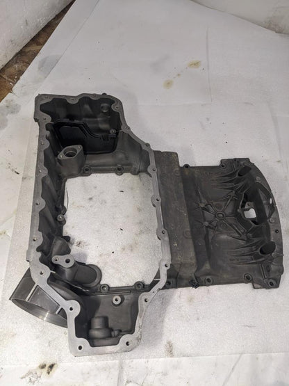 PORSCHE MACAN OIL-CONDUCTING HOUSING 94610705131 USED/GENUINE R25
