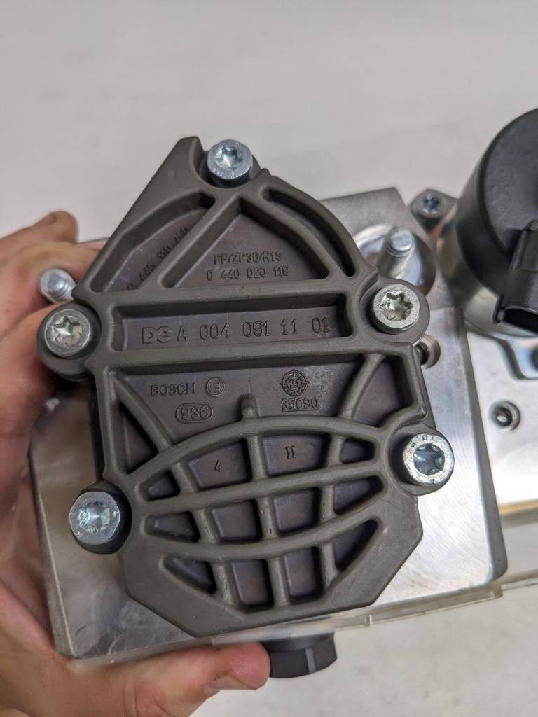 BOSCH HIGH-PRESSURE FUEL PUMP FOR MERCEDES 0 445 020 272 / A 470 090 26 50 R14