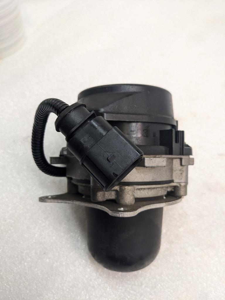 PORSCHE PANAMERA 970 SECONDARY AIR PUMP 95B131337 USED R20
