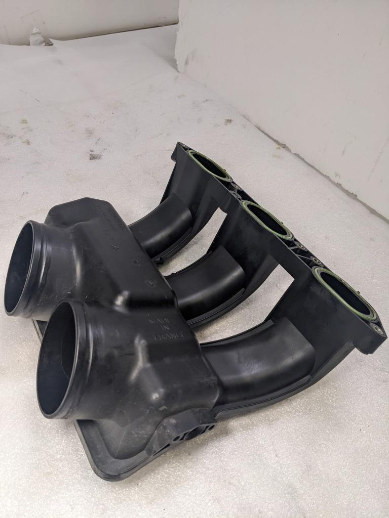 PORSCHE 911/986 BOXSTER UPPER INTAKE MANIFOLD DISTRIBUTOR 99611001555 USED 996GL