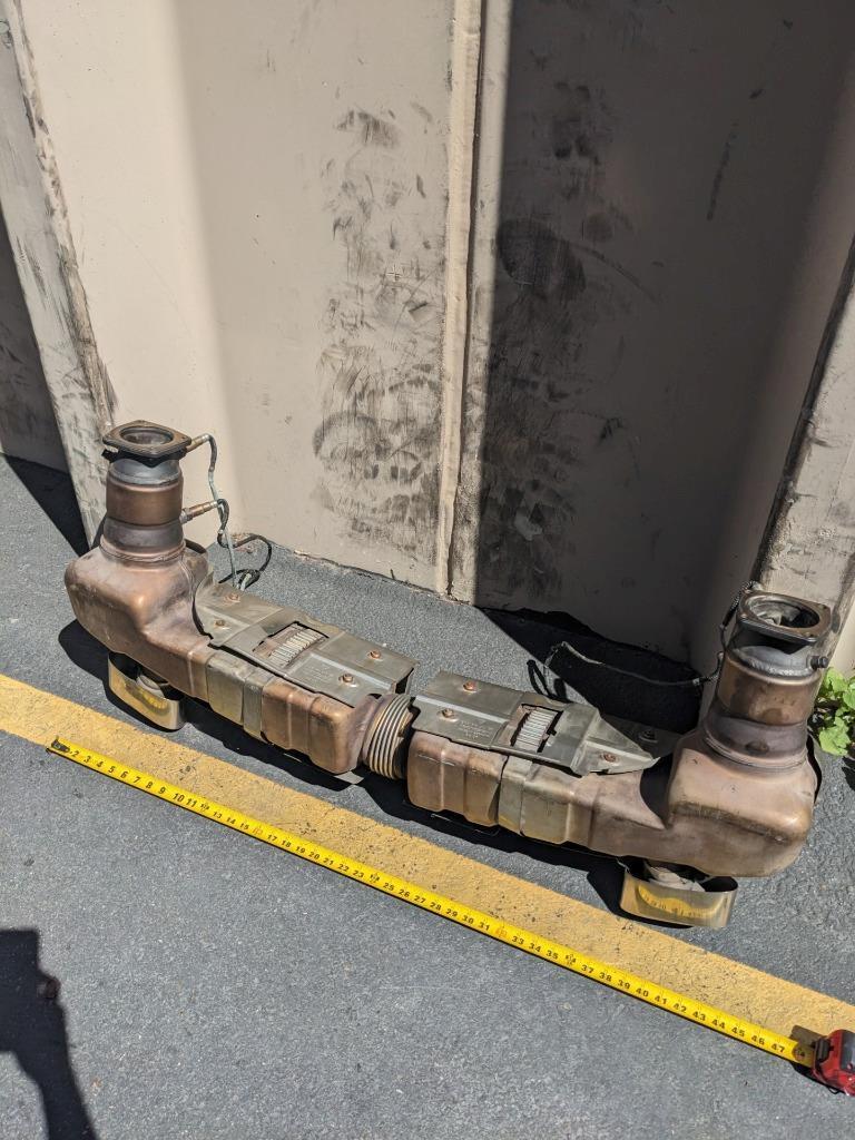 PORSCHE 99611102773 MUFFLER EXHAUST ASSEMBLY FOR 01-05 PORSCHE 911 996 USED B2