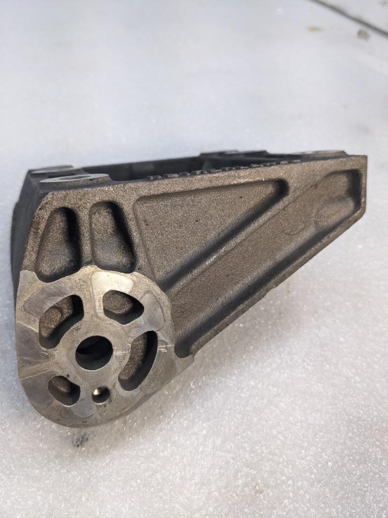 PORSCHE CAYENNE ENGINE HOLDER RIGHT 9481152012R USED R25