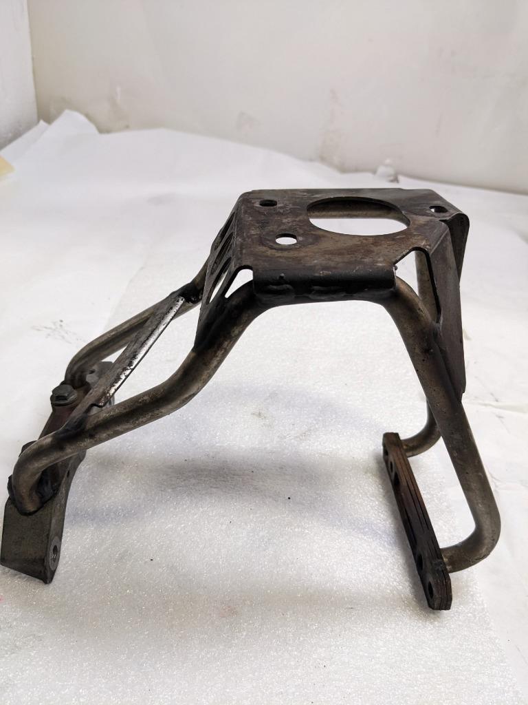 PORSCHE 996 MUFFLER SUPPORT BRACKET (RIGHT) 99611112854 USED 996BGL