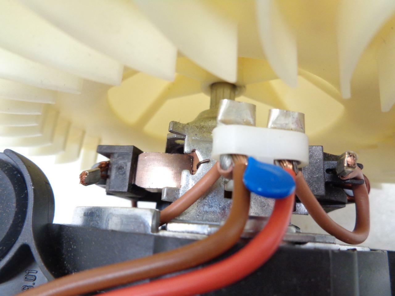 NEW GENUINE ACM  64 11 8 385 558 FRONT AC BLOWER MOTOR 2000-06 BMW (VARIOUS) R2