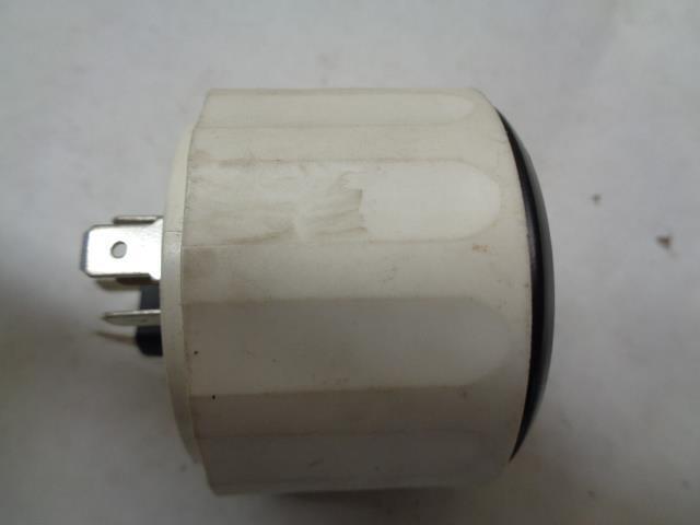 1 USED VDO LBS/SQ. INCH GAUGE 211 002 028A R17T1