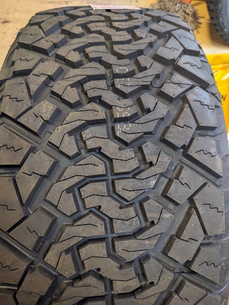 VENOM POWER TERRA HUNTER X/T BSW LT 37 13.5 26 117Q LRF 12PLY TIRE TVPXT25 CQ3