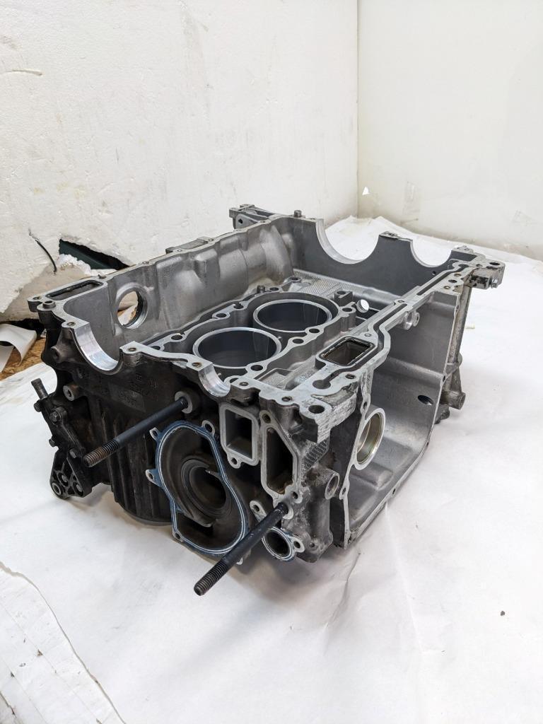 PORSCHE 911/996 3.4L RIGHT AND LEFT SIDE ENGINE BLOCK 9961011510R USED 996BGL2
