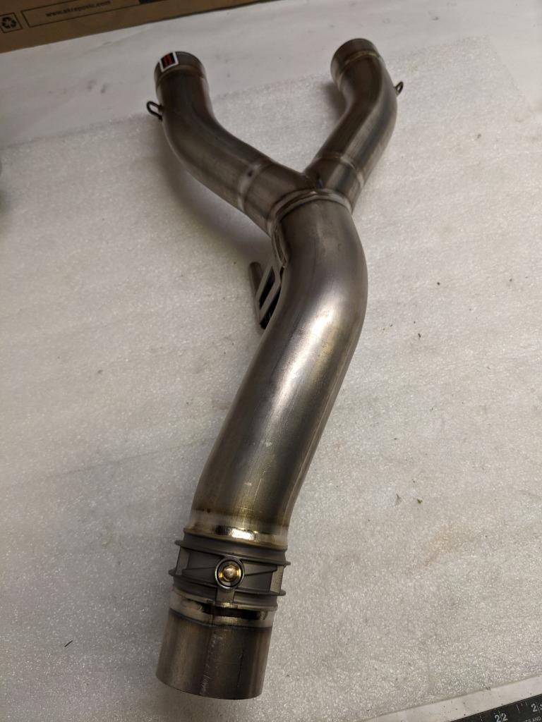 AKRAPOVIC E-B12E4/1 TITANIUM HEADER KIT FOR 2023 BMW R 1250 GS/ADVENTURE NEW R19