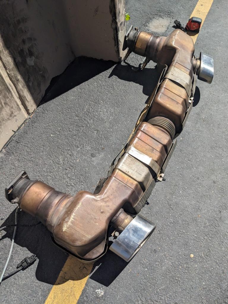 PORSCHE 99611102773 MUFFLER EXHAUST ASSEMBLY FOR 01-05 PORSCHE 911 996 USED B2