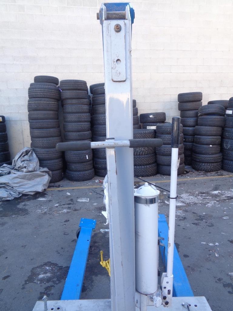 OTC 1820 4400LB DELUXE STEEL FLOOR CRANE 85" Ht 41-1/2" Lg 41-1/2" Wd