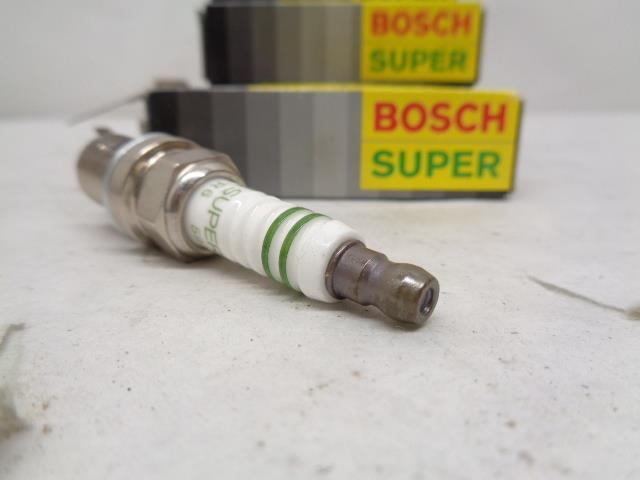 BRAND NEW BOSCH SUPER SPARK PLUG MAZDA DODGE HONDA 10 PACK 7562 R13T3