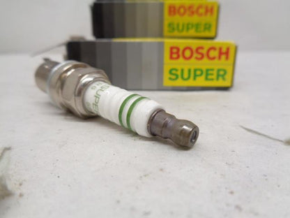 BRAND NEW BOSCH SUPER SPARK PLUG MAZDA DODGE HONDA 10 PACK 7562 R13T3