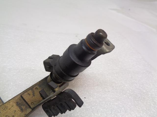 PORSCHE FUEL RAIL AND FUEL REGULATOR FOR 83-85 PORSCHE 944 USED R20