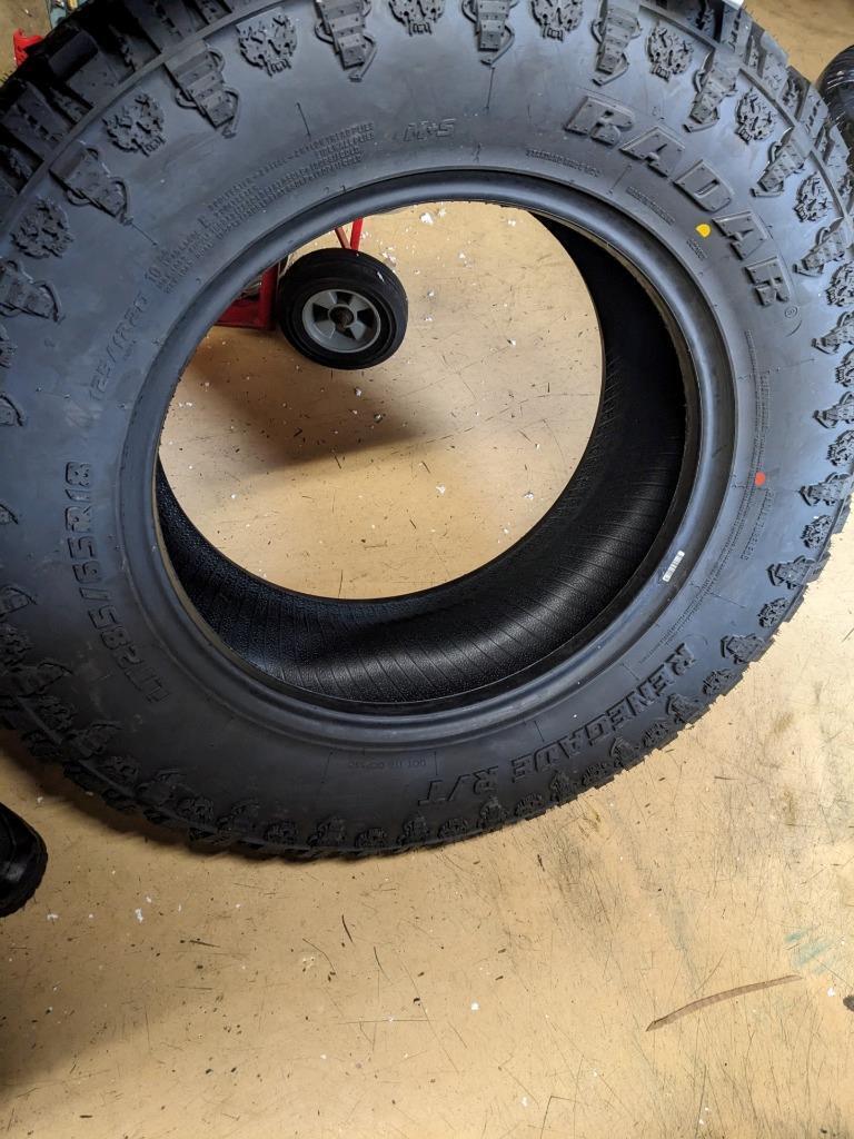 RADAR RENEGADE R/T BSW LT 285 65 18 125/122Q LRE 10PLY TIRE RASYTH0133 CQ2
