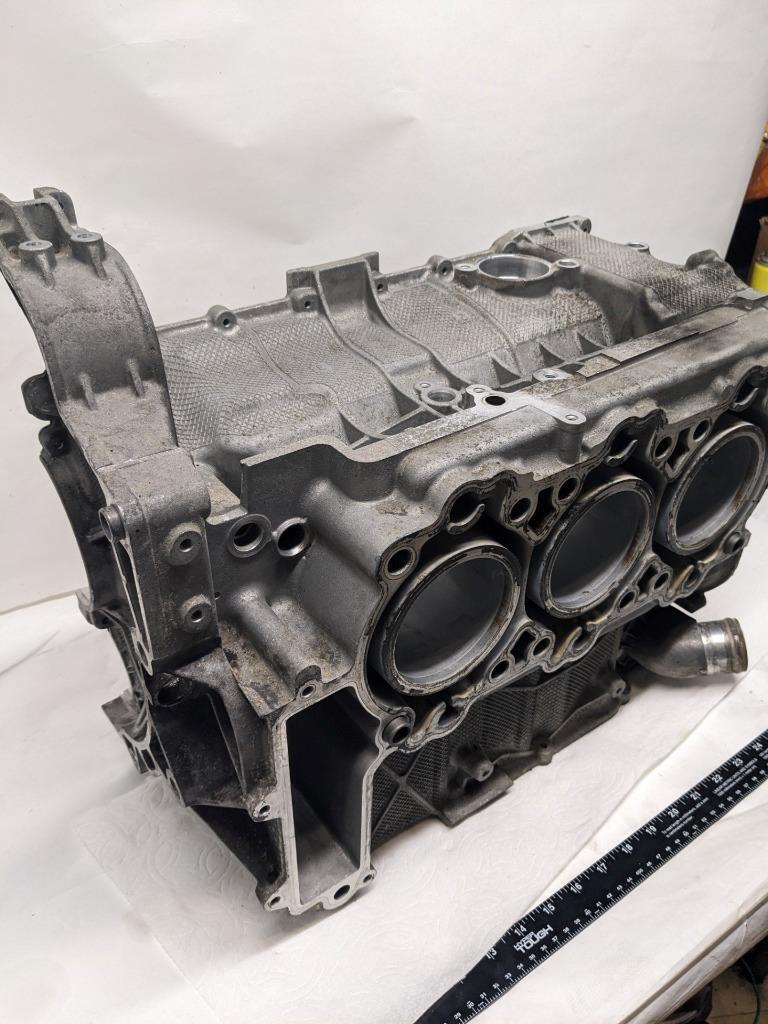 PORSCHE RIGHT/LEFT BARE ENGINE CASE FOR 97-04 BOXSTER 2.7L USED 996BGL2