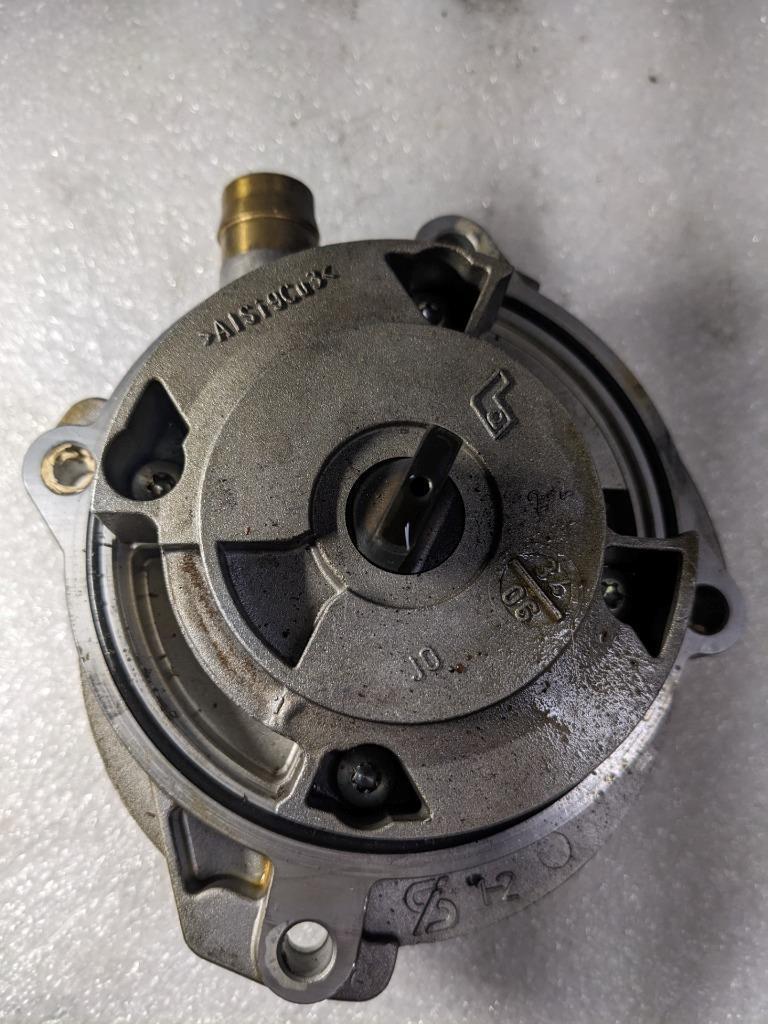 PORSCHE BOXSTER/CAYMAN ENGINE TANDEM VANE TYPE PUMP 99710702202 USED 996B.G.L.