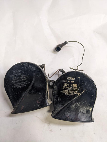 PORSCHE 84-91 944 LOW PITCH TONE ELECTRIC HORN SIREN MIXO TR129 PAIR USED R21