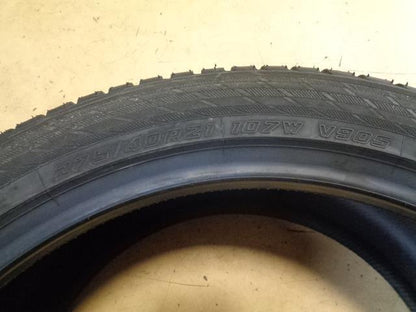 1 YOKOHAMA BLUEARTH WINTER V905 P 275 40 21 107W XL TIRE 110190674 BQ1