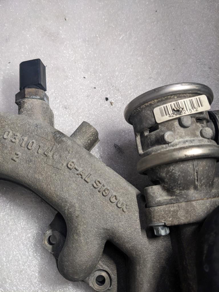 PORSCHE CAYENNE 4.5L VALVE HOUSING WITH PIPES MOUNTED 9481061514R USED R25