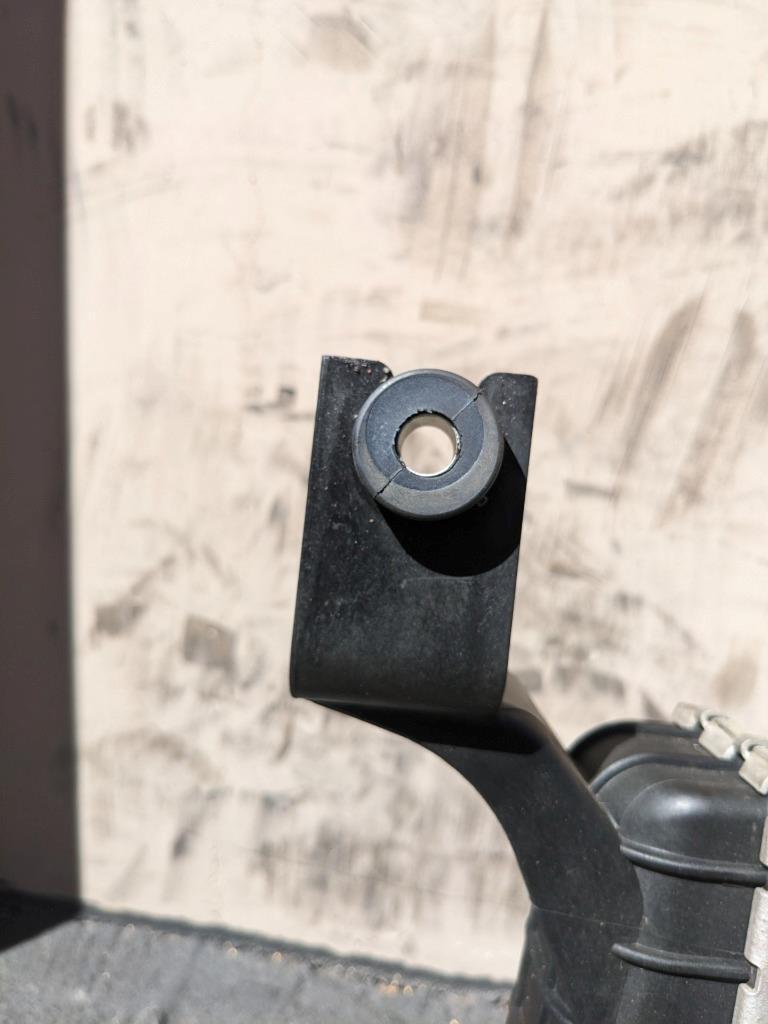 FORD 4C3Z-6K775-BA INTERCOOLER ASSEMBLY FOR 04 EXCURSION/F250SD-F550SD USED B2