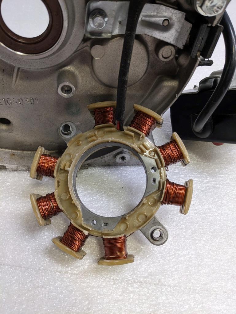 INCOMPLETE BRIGGS AND STRATTON 593663 SMALL ENGINE CYLINDER CASE & PARTS NEW R32