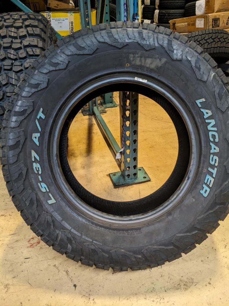 LANCASTER LS-37 AT BSW P 285 65 17 116S SL TIRE HLFB6PC CQ3