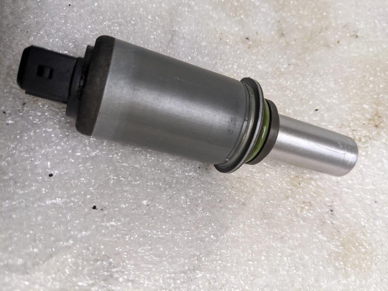 PORSCHE BOXSTER 987 05-08 VARIABLE VALVE TIMING SOLENOID 99610530305 USED 996G.L