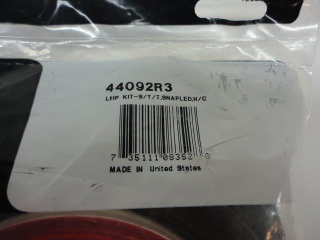 1 BRAND NEW TRUCKLITE 12V KIT FIT N FORGET PL-3 44092R3 R17