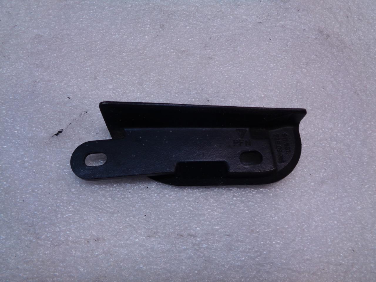 USED GENUINE PORSCHE LEFT CONVERTIBLE TOP LATCH GUIDE 911 561 739 03 R21SPB