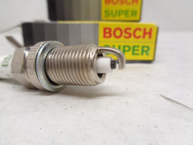 BRAND NEW BOSCH SUPER SPARK PLUG MAZDA DODGE HONDA 10 PACK 7562 R13T3