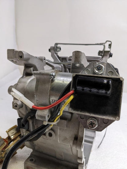 INCOMPLETE BRIGGS AND STRATTON 593663 SMALL ENGINE CYLINDER CASE & PARTS NEW R32