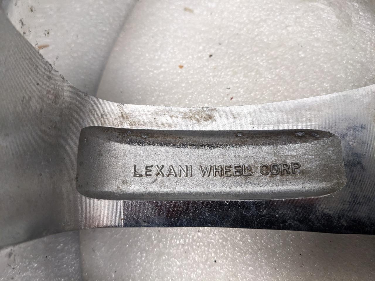 PAIR OF LEXANI LX-6 CHROME CUSTOM WHEELS 20X8.5 ET15 5X115 DISCONTINUED USED B2