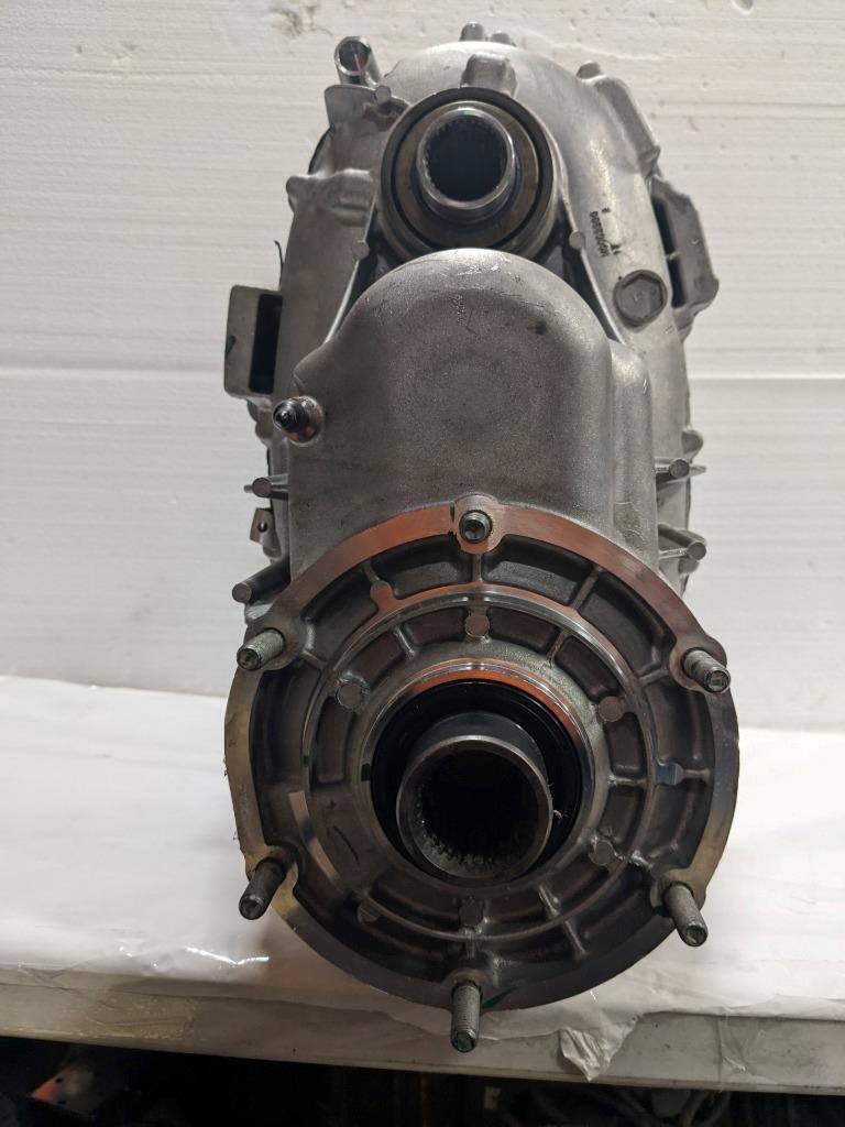GM Transfer Case 84467435 Chevy Avalanche, Cadillac Escalade NEW DAMAGED BSRG3