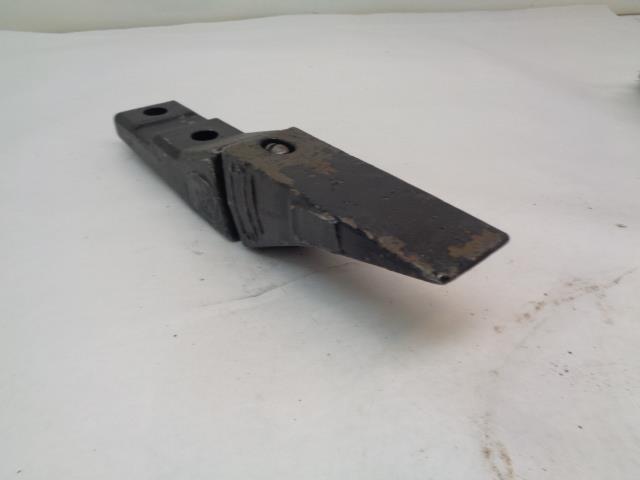 BOBCAT DIRT TOOTH 6737325 AND 6737324 BOBCAT DIGGING BUCKET ADAPTER R29