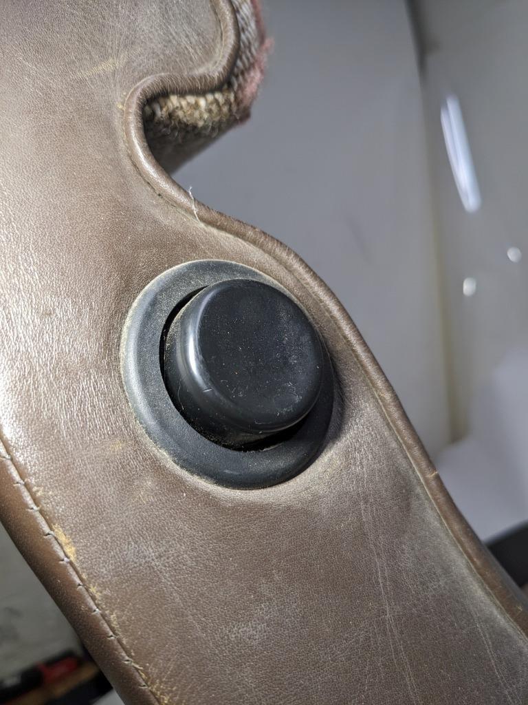 PORSCHE 1981 998 BROWN RECLINING MANUAL SEAT FOR PORSCHE (RIGHT) USED B2