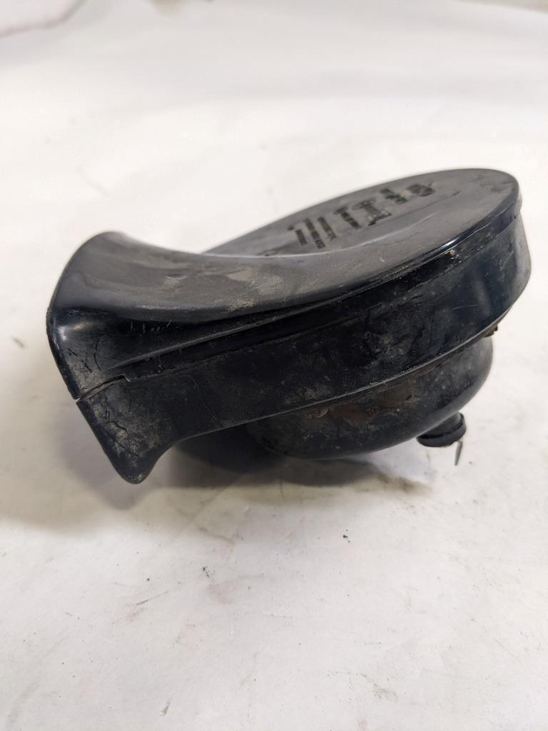 PORSCHE 84-91 944 LOW PITCH TONE ELECTRIC HORN SIREN MIXO TR129 #5 USED R21T2