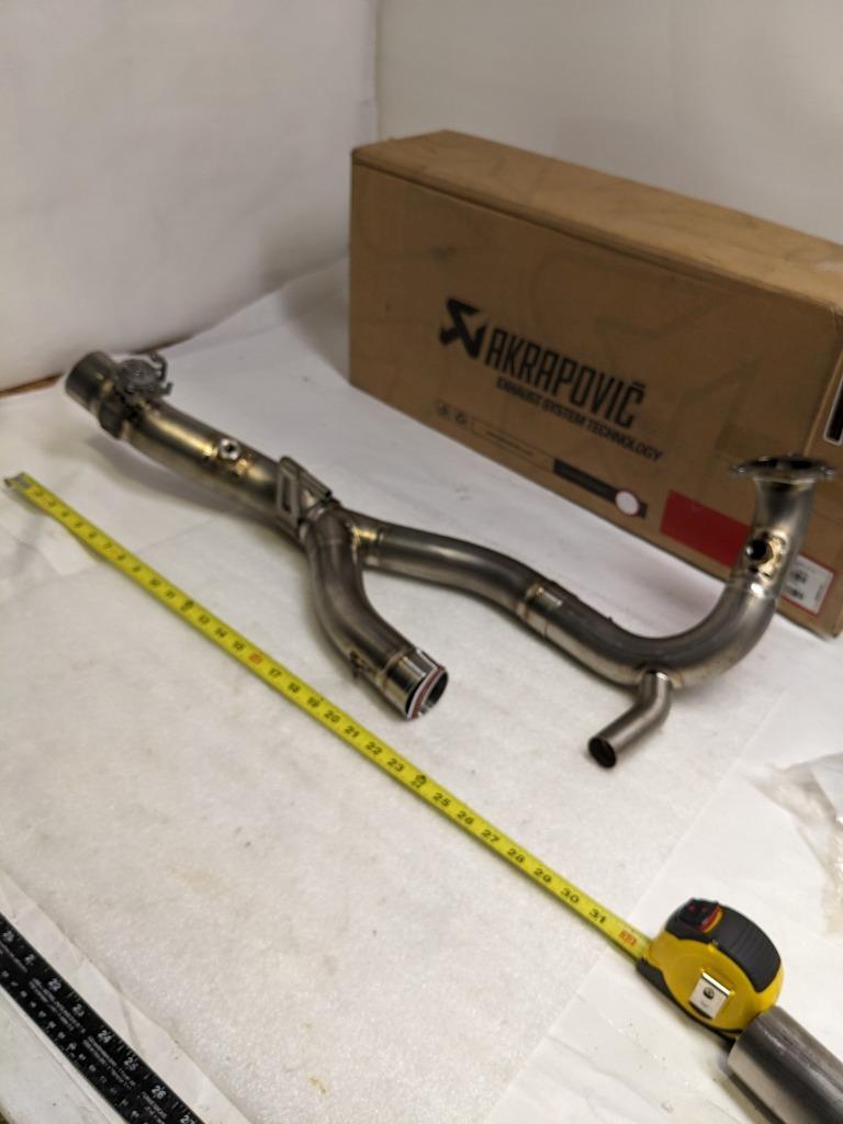 AKRAPOVIC E-B12E4/1 TITANIUM HEADER KIT FOR 2023 BMW R 1250 GS/ADVENTURE NEW R19