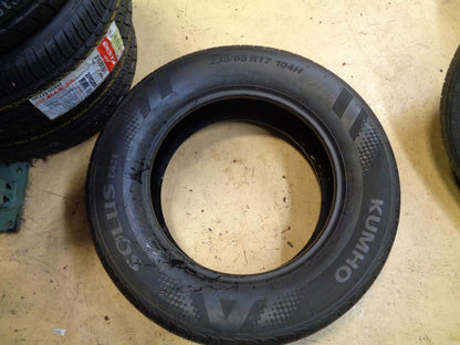 2 KUMHO SOLUS TA31 P 235 65 17 104H SL ALL SEASON TIRES 2161953 CQ1