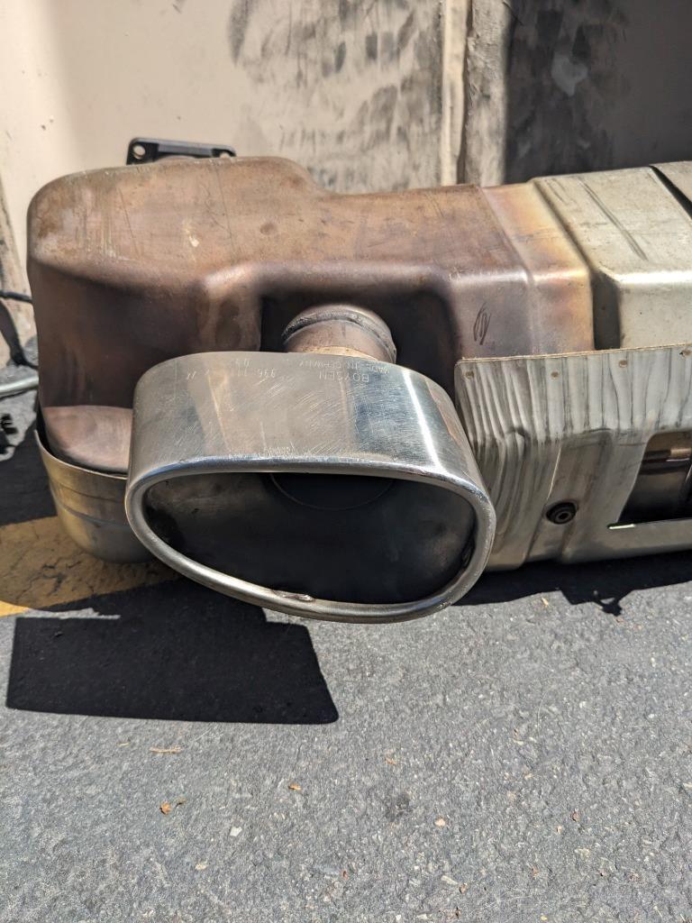 PORSCHE 99611102773 MUFFLER EXHAUST ASSEMBLY FOR 01-05 PORSCHE 911 996 USED B2