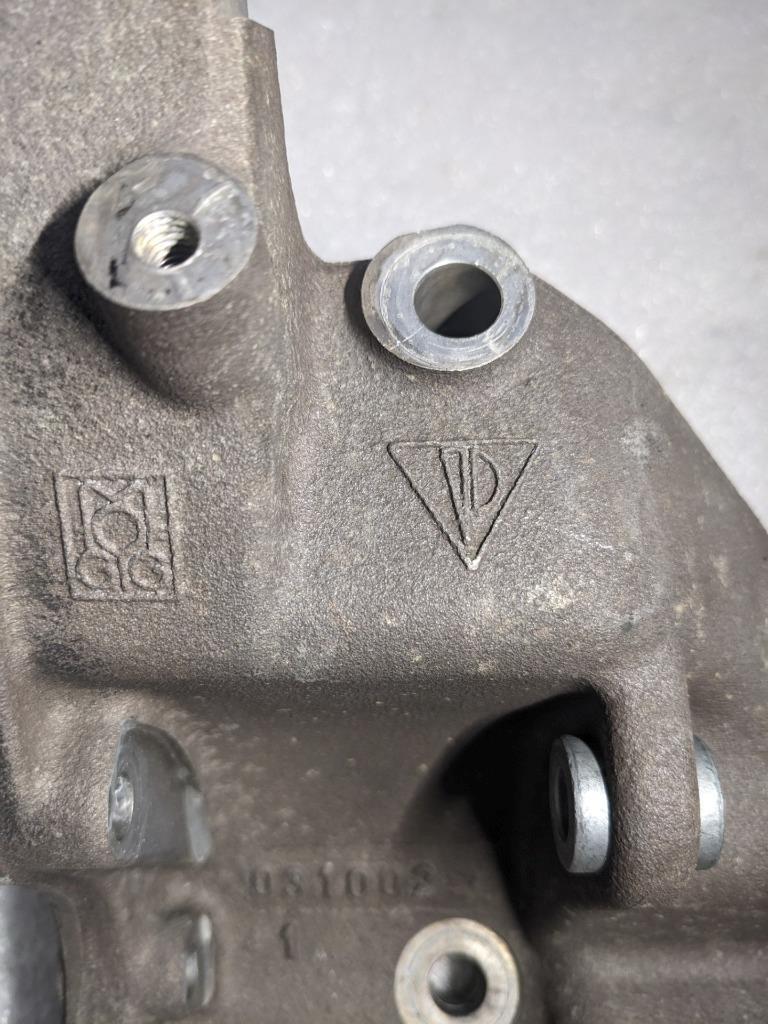 PORSCHE CAYENNE 4.5L LEFT ENGINE MOTOR BRACKET 9481022135R USED 996BGL