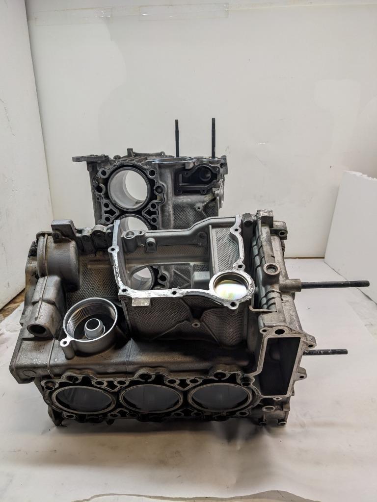 PORSCHE 911/996 3.4L RIGHT AND LEFT SIDE ENGINE BLOCK 9961011510R USED 996BGL2