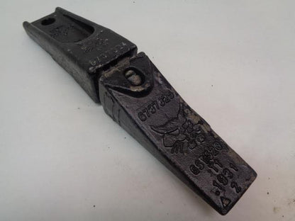 BOBCAT DIRT TOOTH 6737325 AND 6737324 BOBCAT DIGGING BUCKET ADAPTER R29