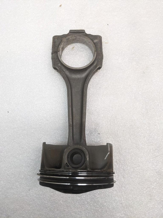 PORSCHE CAYENNE PISTON CONNECTING ROD #2 (CRACKED) 9461191R USED R24
