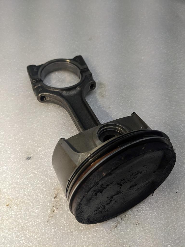 PORSCHE 986 BOXSTER 2.7L PISTON W/CONNECTING ROD #3 9961031028R USED 996GL2T1
